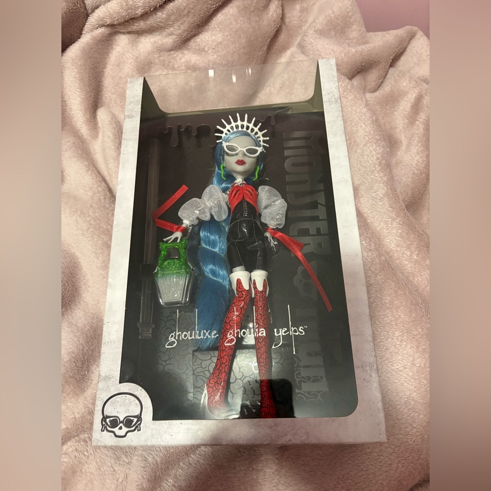 Monster high ghoulia nib